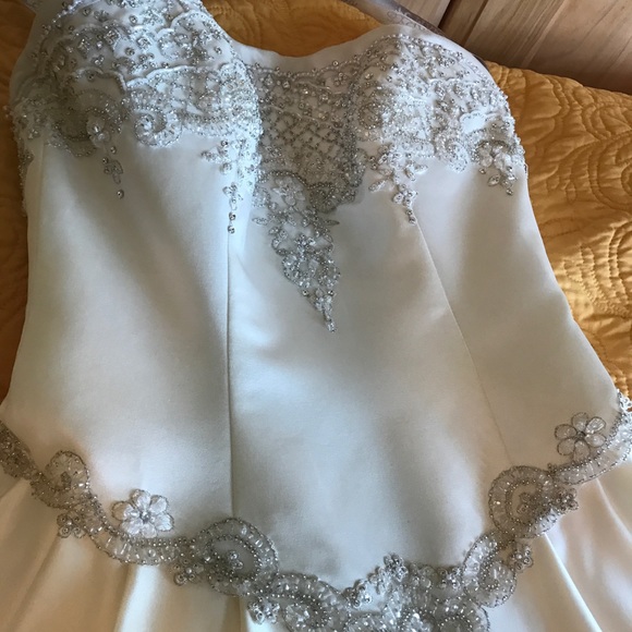 Wedding dress 👰❤ - Picture 2 of 8